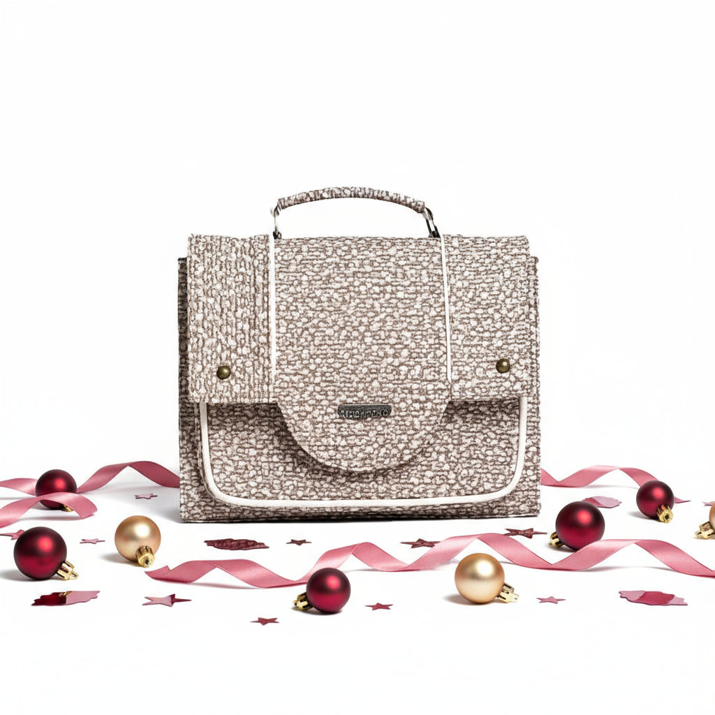 Bolso espacioso mediano  - Lola