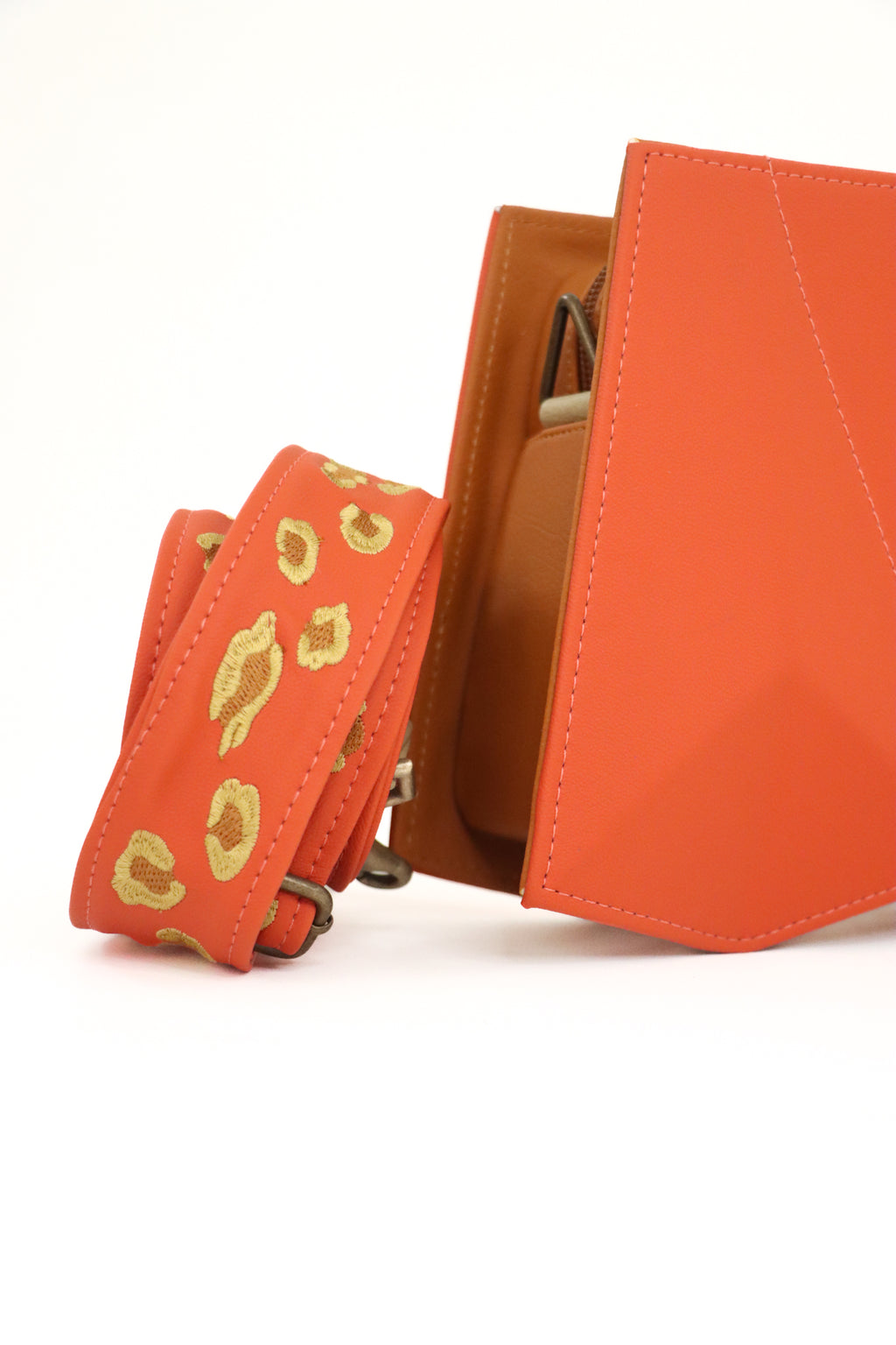 Cartera mini con correa bordada - Francia Sencilla EE